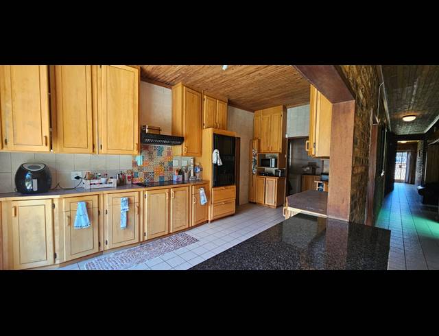 4 BEDROOM FREESTANDING FOR SALE IN BRITS CENTRAL